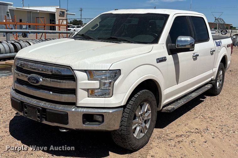 2015 Ford F150 SuperCrew pickup truck - DZ8728