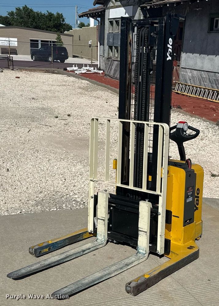 Yale MSW040SF pallet stacker - DZ8768