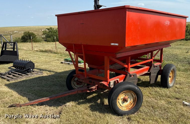 Farm King gravity wagon - DZ8840