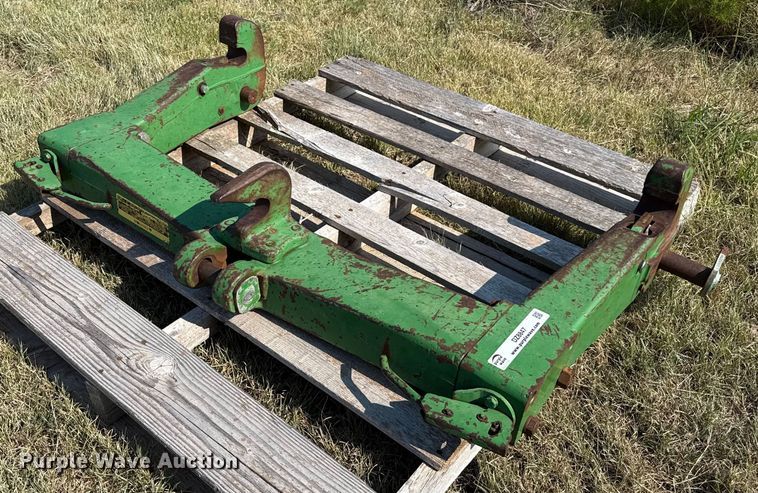 John Deere quick attach - DZ8847