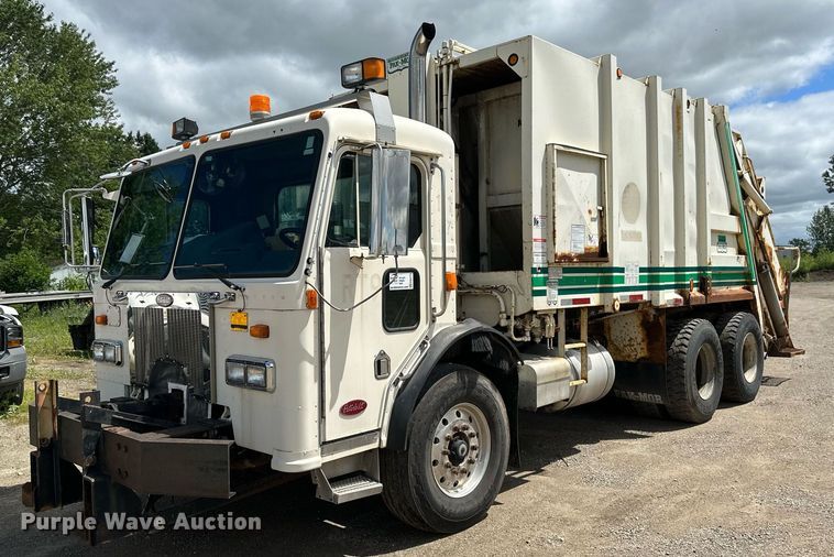 2004 Peterbilt 320 refuse truck - EB2774