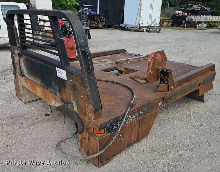 DewEze hydraulic bale bed - EB8177