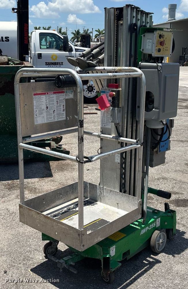 2016 Genie AWP-25S vertical lift - EC3764