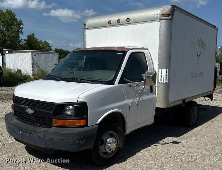 2005 Chevrolet Express 3500 box truck - ED4380