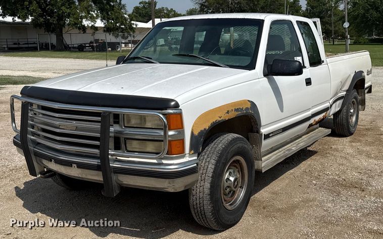 1998 Chevrolet 2500 Ext. Cab pickup truck - ED4449