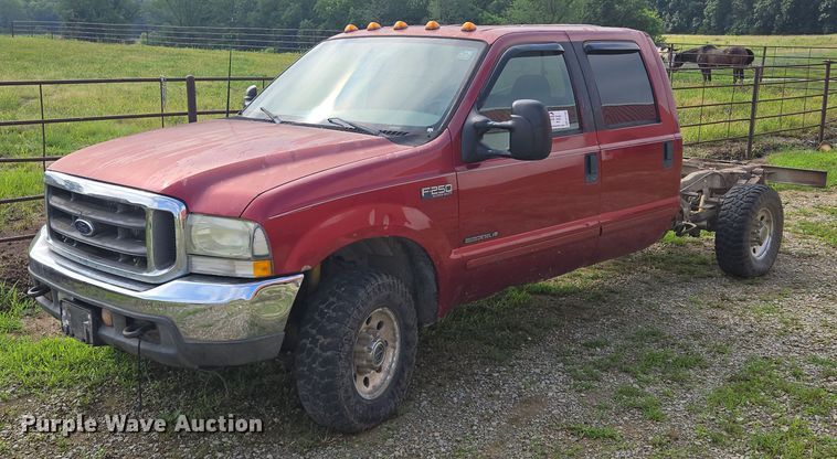 2002 Ford F250 Super Duty Crew Cab pickup truck cab and chassis - EF1798