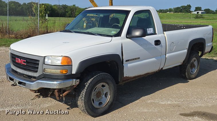 2006 GMC Sierra 2500HD  pickup truck - EF1805