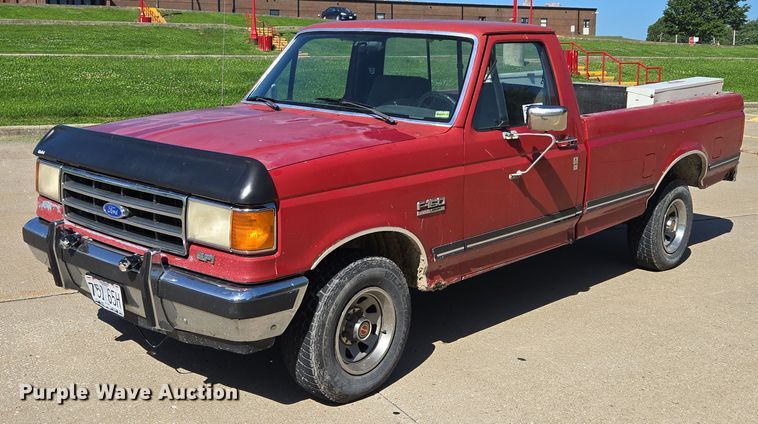 1990 Ford  F150 pickup truck - EF1831