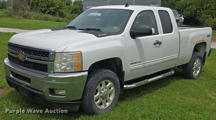 2011 Chevrolet Silverado 2500HD Ext. Cab pickup truck - EF1856