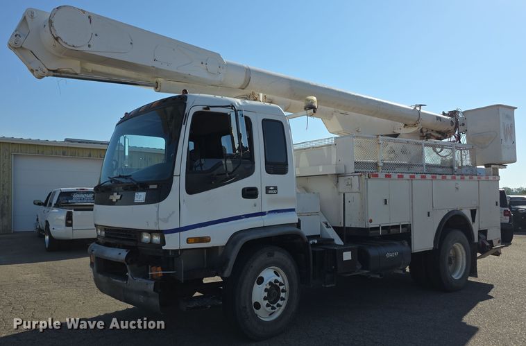 2000 Chevrolet T6500 bucket truck - EF3635