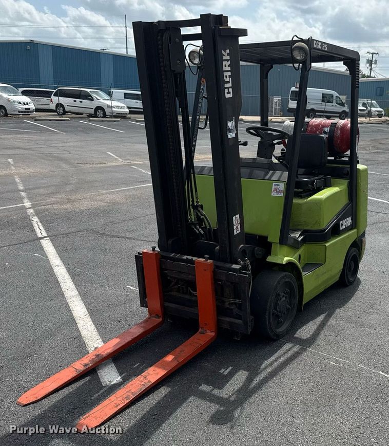 1997 Clark CGC25 forklift - EG8150