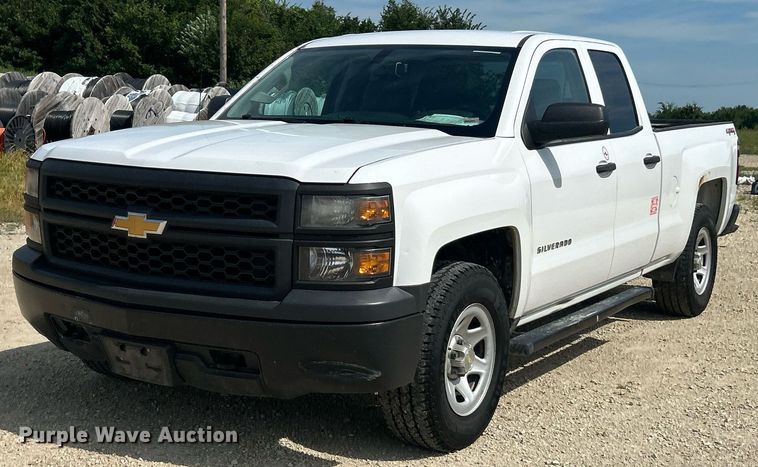 2014 Chevrolet Silverado 1500 Double Cab pickup truck - EK8430