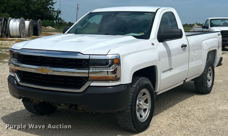2017 Chevrolet Silverado 1500 pickup truck - EK8431