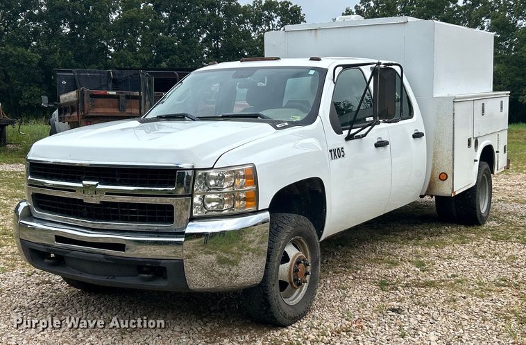2009 Chevrolet Silverado 3500HD  Crew Cab utility bed pickup truck - EK8448