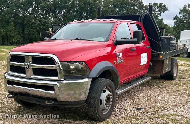 2017 Dodge Ram 5500 Crew Cab flatbed truck - EK8449