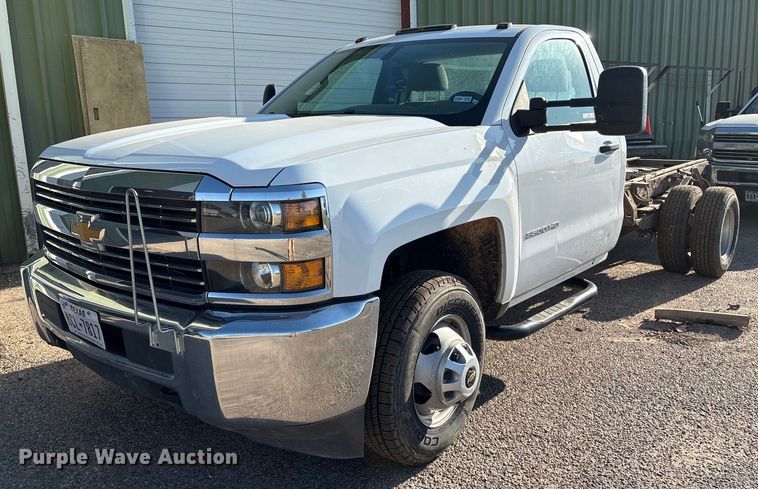 2018 Chevrolet Silverado 3500HD pickup truck cab and chassis - EM0516