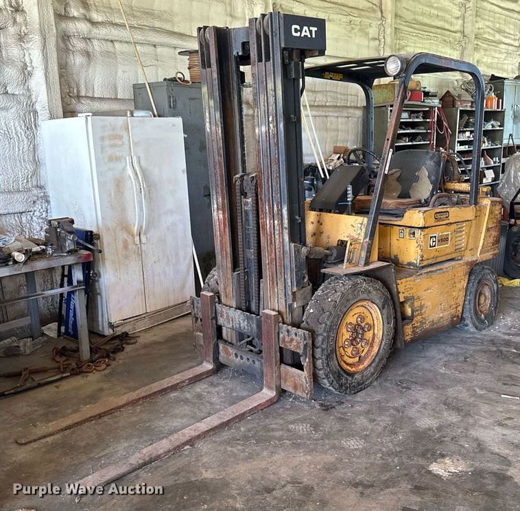 Caterpillar V50D forklift - EM2177