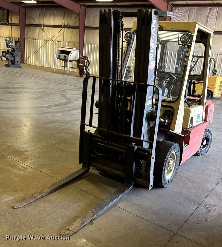 Nissan 50 forklift - EM8001