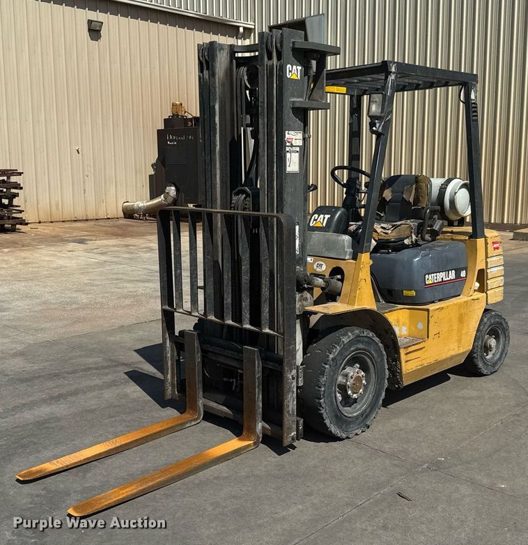 1998 Caterpillar GP20 forklift - EM8006