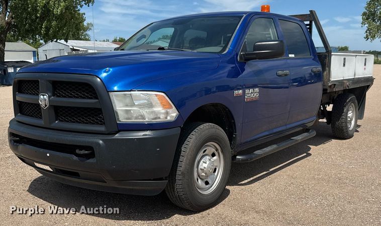 2015 Dodge Ram 2500 Crew Cab flatbed pickup truck - EM8026