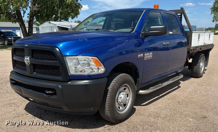 2015 Dodge Ram 2500 Crew Cab flatbed pickup truck - EM8027