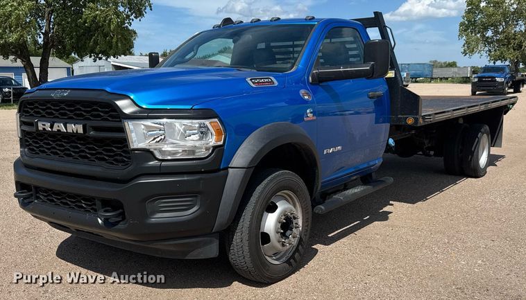 2021 Dodge Ram 5500 flatbed truck - EM8028