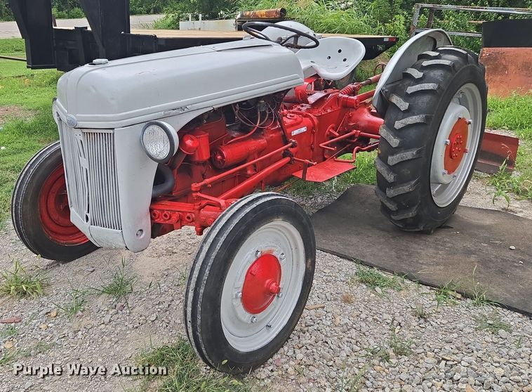 Ford 8N tractor - EN8274