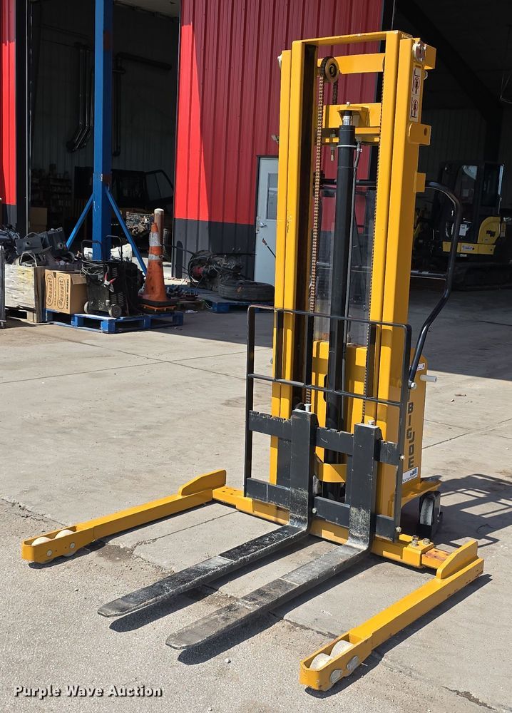 Big Joe M-22-16 pallet jack - EO1598