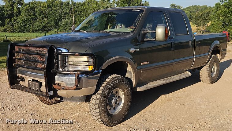 2003 Ford F350 Super Duty Crew Cab pickup truck - EO4609