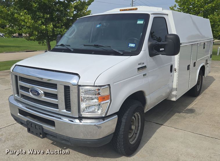 2018 Ford E350 utility van - EQ4060