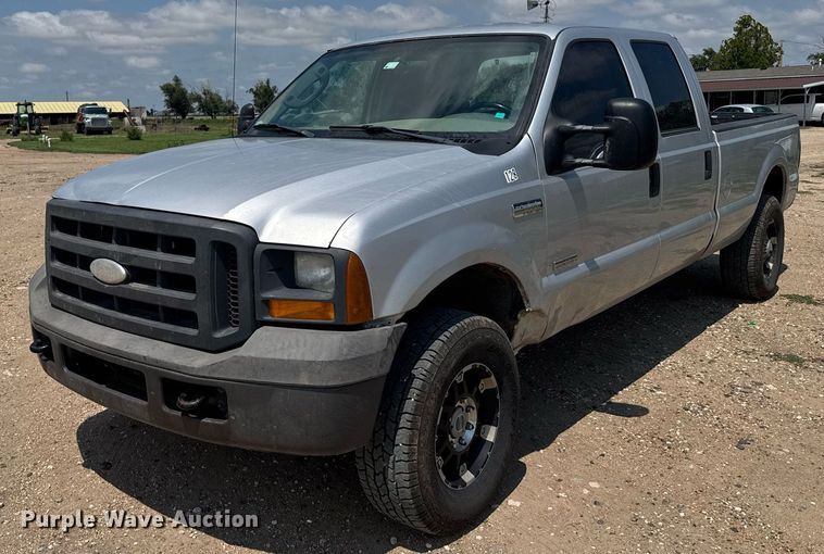 2005 Ford F250 Super Duty Crew Cab pickup truck - ER2169