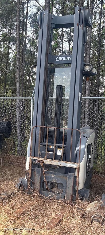 Crown RR 5000 Series order picker - ET7001
