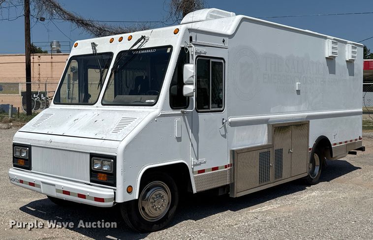 2000 Workhorse 1 Ton Nominal food truck - EU2061
