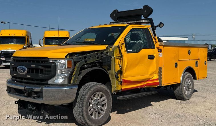 2021 Ford F350 Super Duty  utility bed pickup truck - EU2065