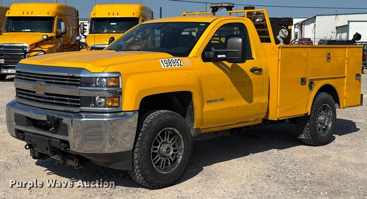 2016 Chevrolet Silverado 3500HD utility bed pickup truck - EU2066