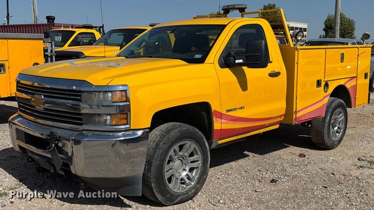 2015 Chevrolet Silverado 3500HD utility bed pickup truck - EU2070