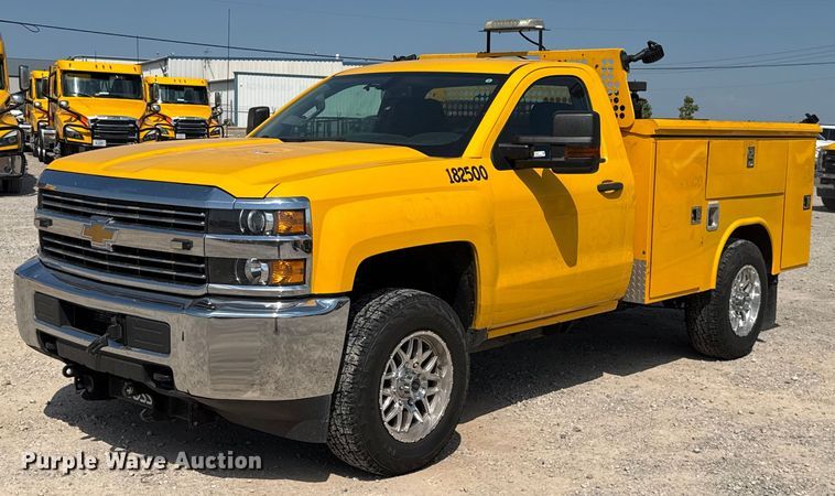 2017 Chevrolet Silverado 3500 utility bed pickup truck - EU2073