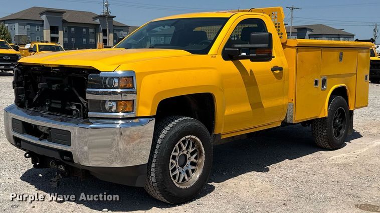 2017 Chevrolet Silverado 3500HD utility bed pickup truck - EU2076