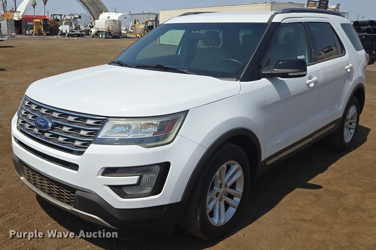 2016 Ford Explorer XLT SUV - FB9420
