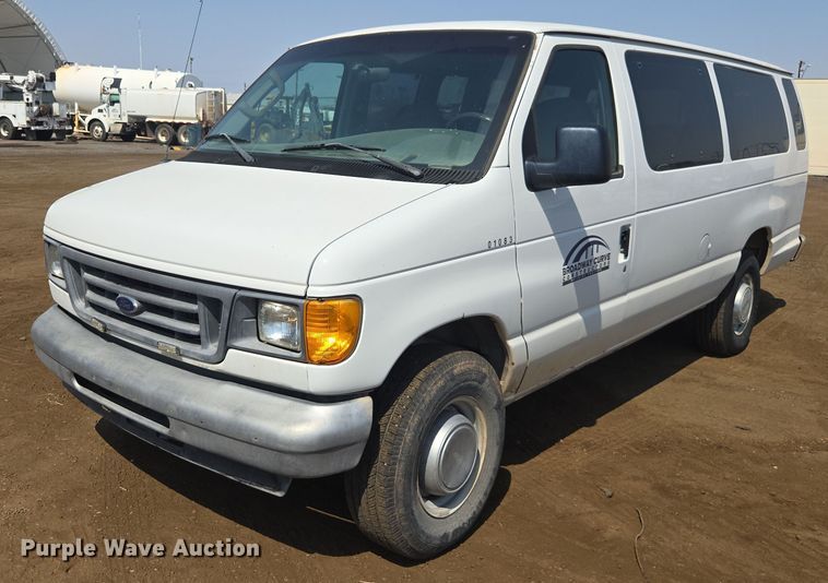 2006 Ford E350 van - FB9421