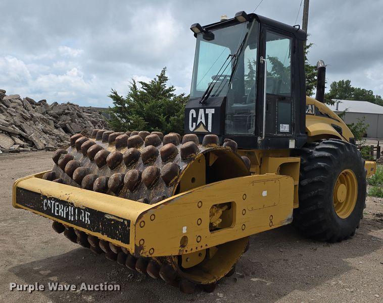 2005 Caterpillar CP-563E single drum vibratory roller - DR3947