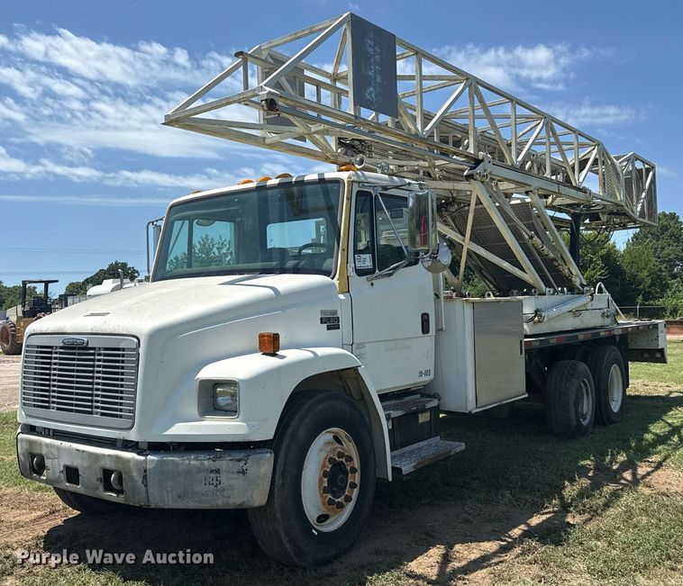 2001 Freightliner FL80 Under bridge inspection truck - DS3844
