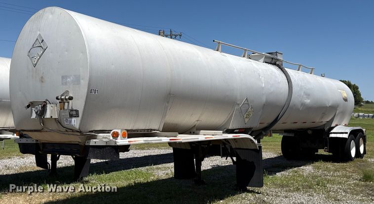 1980 Fruehauf tank trailer - DT6637
