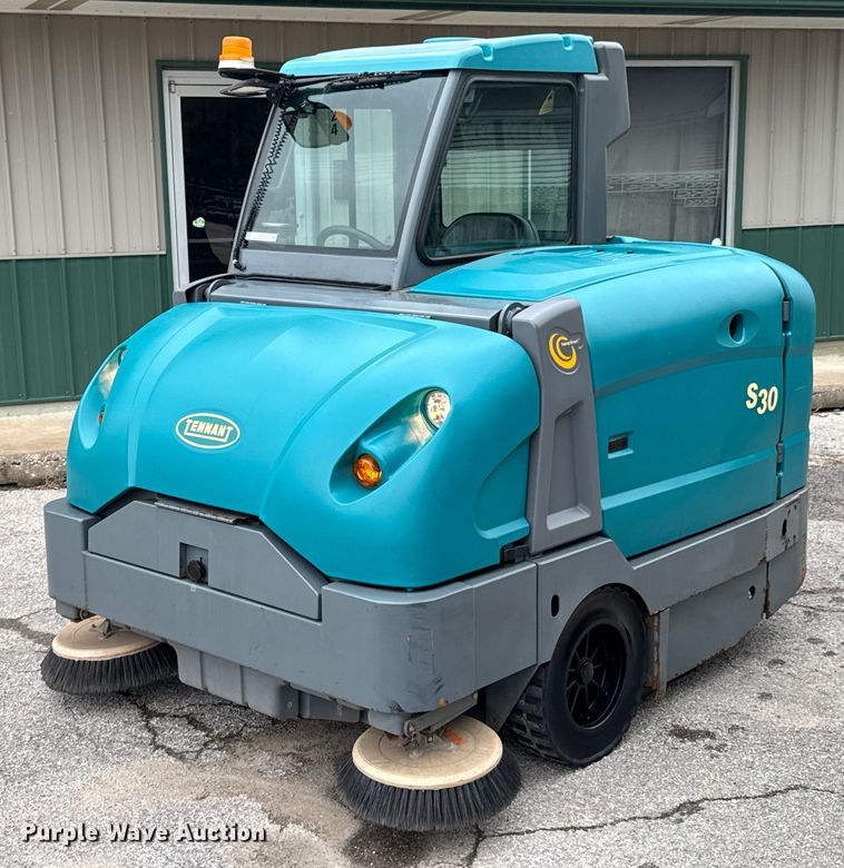 Tennant S30 sweeper - DU9042