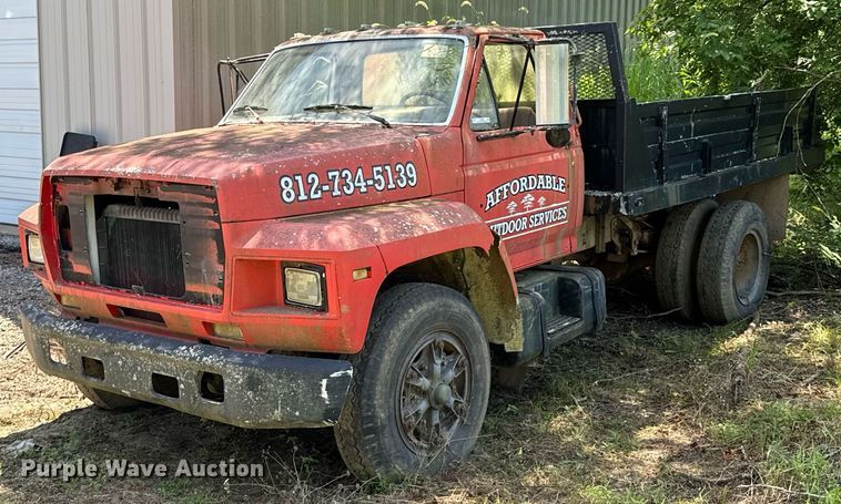 1984 Ford F700 dump truck - DU9399