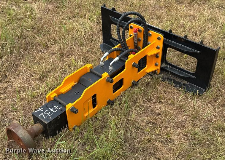 2025 Future FT-D680 skid steer post driver - DU9409