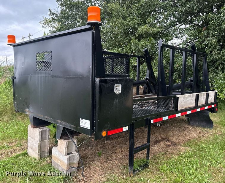 Hydraulic reel carrier truck bed - DW3416