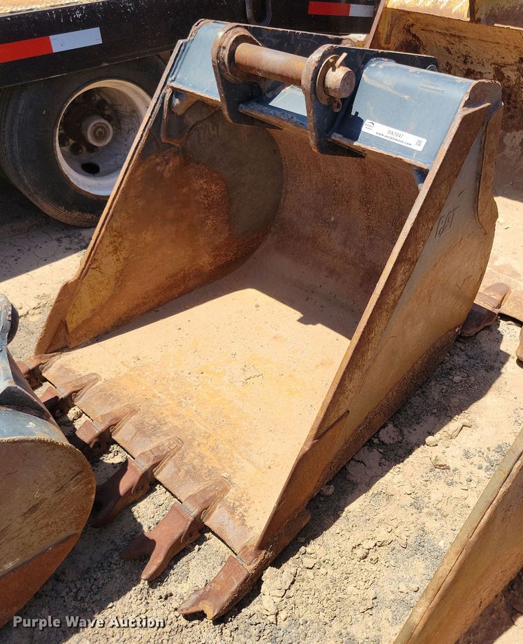 Caterpillar 36" W excavator bucket - DX7047