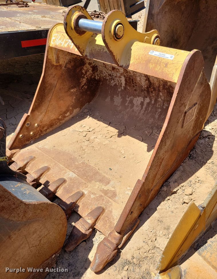 Caterpillar 48" W excavator bucket - DX7048