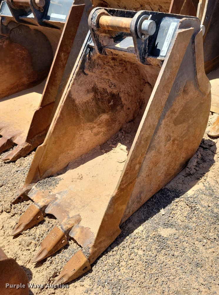 Caterpillar 24" W excavator bucket - DX7052